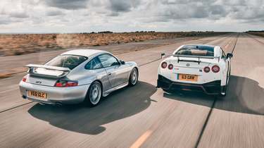 Nissan GT-R v Porsche 911 GT3 996
